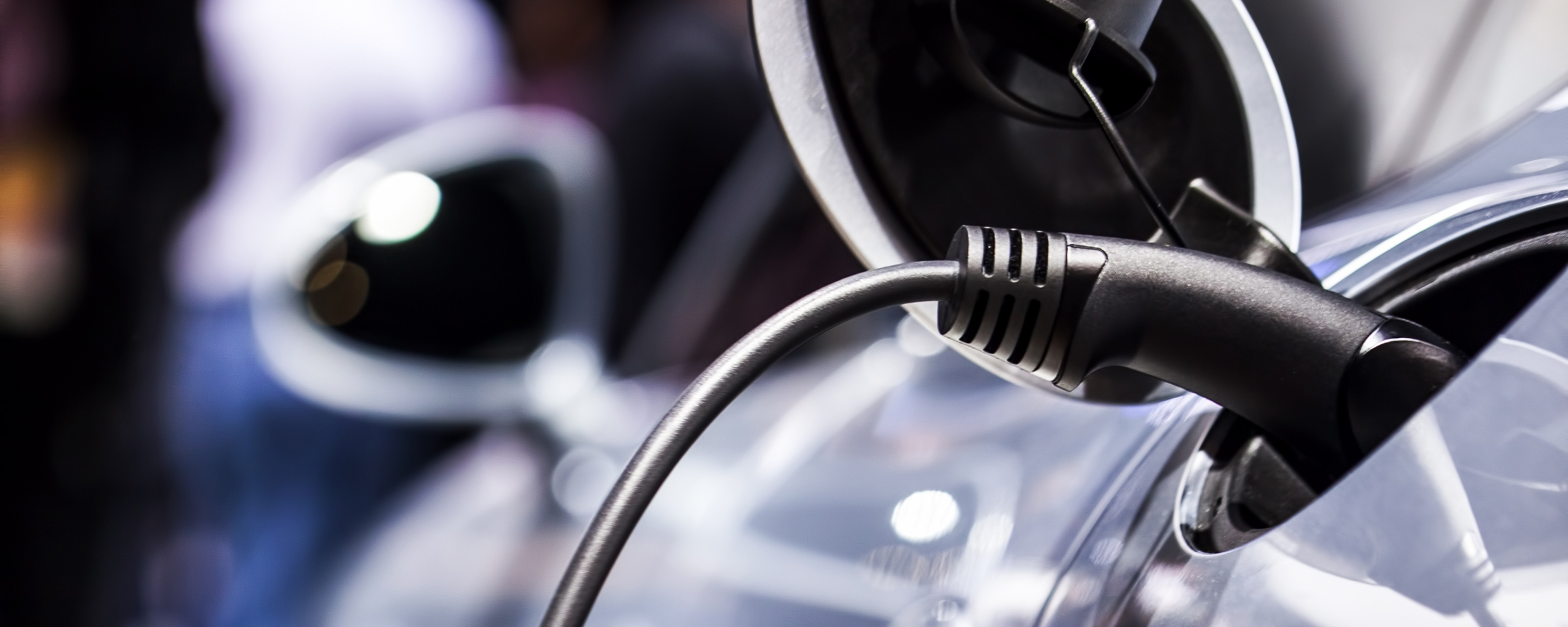 Viaggiare sicuri in auto elettrica: consigli pratici per ogni viaggio